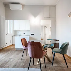 https://moscova-livings-exclusive-terrace-and-skyline-view.it-lombardy.com
